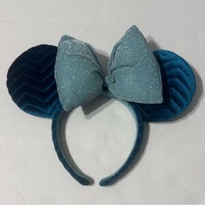 Disney Disneyland Resort Azul Velvet Quilted Minnie Ears Headband